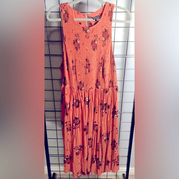torrid Dresses & Skirts - Torrid sleeveless orange flowered plus size dress with smocked top EUC
